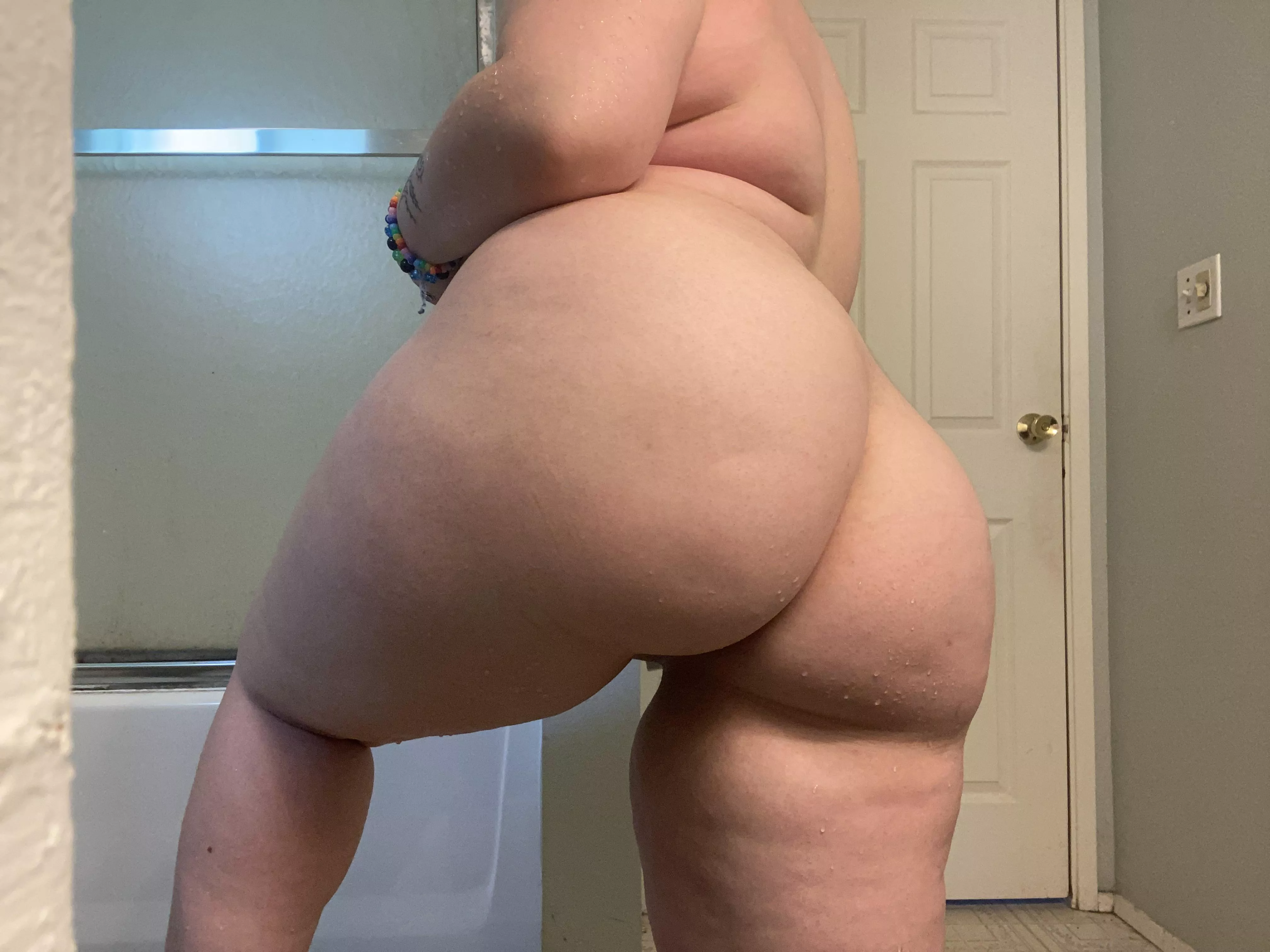 this nude makes me feel so confident ☺️ posted by smolpeachxo