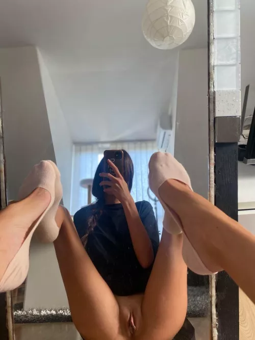 what do u notice first in the picture? [f] by nicoleebankss