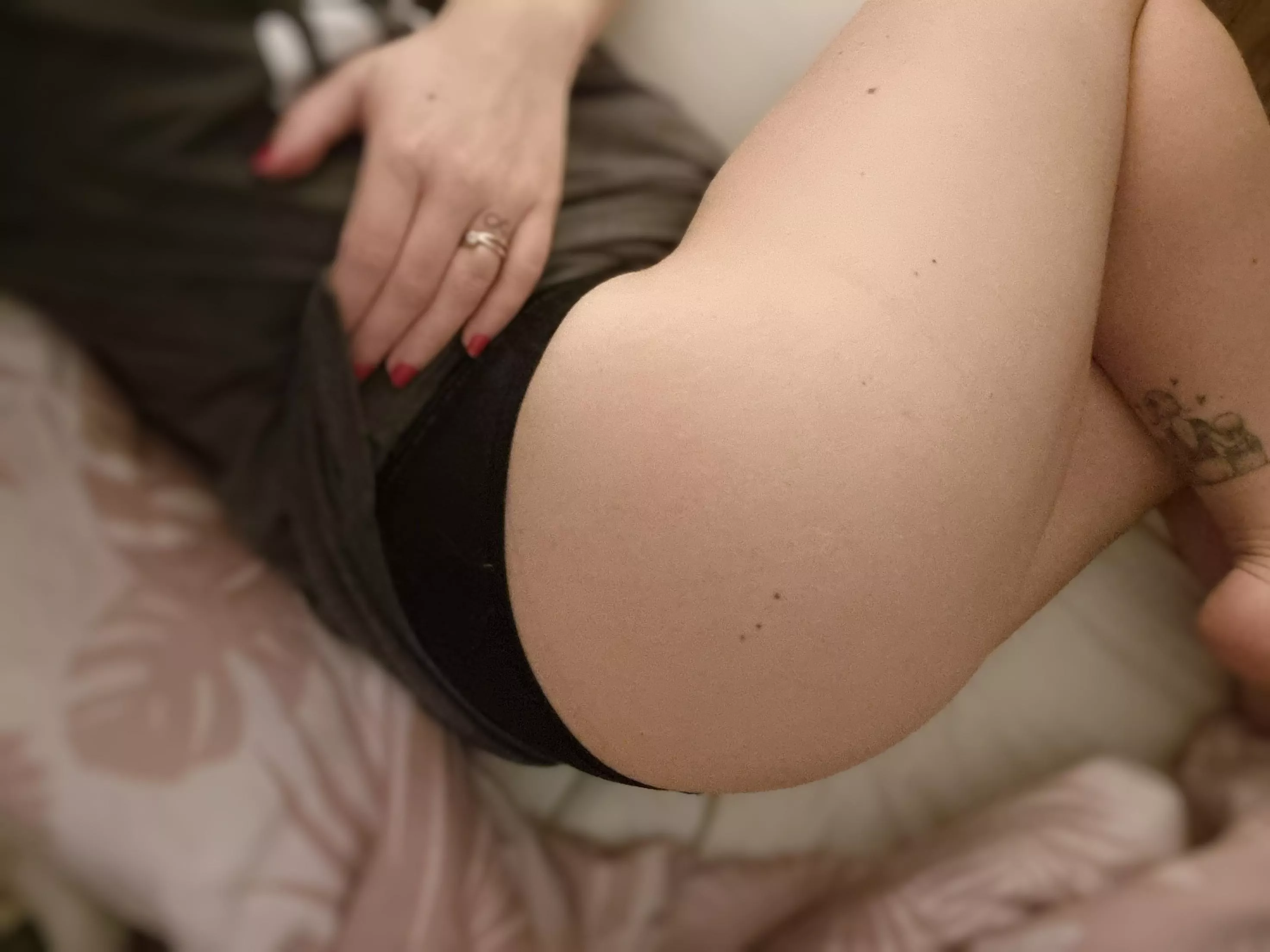 What do you think of my thick thighs.. posted by DaisyHart123