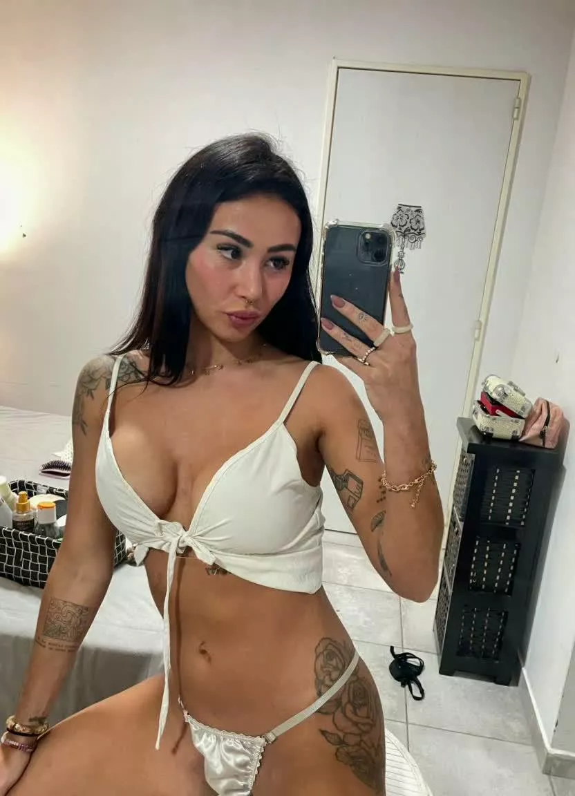 You’ll never forget a girl like me 💋 posted by sophiemodel