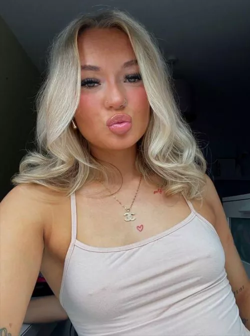 19F Looking for some fun this weekend by Majesticc_Mermaid