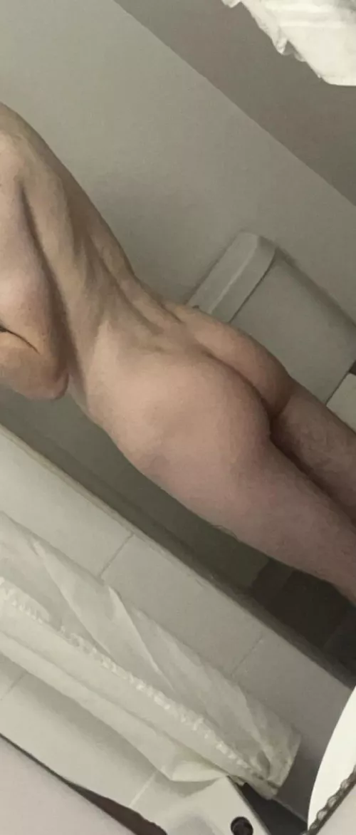 21 bottom virgin looking for older tops to snap and potentially meet (read text x) by Commercial-Degree536