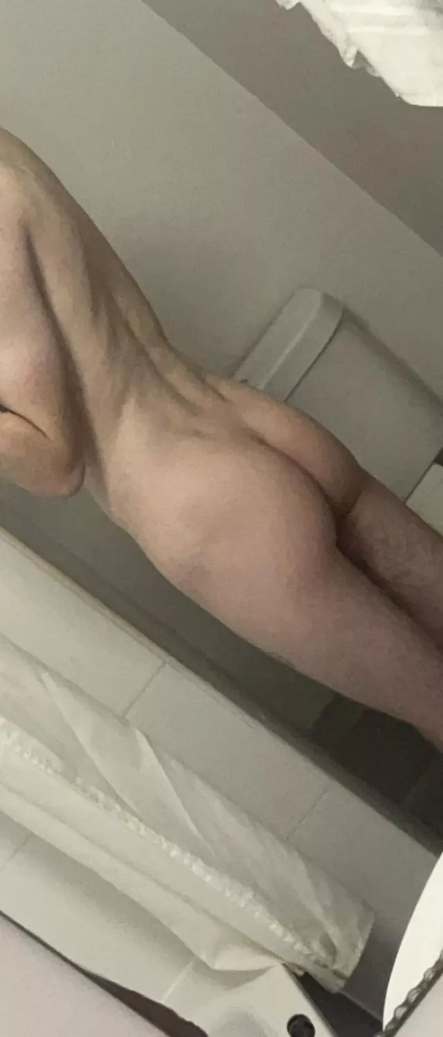 21 bottom virgin looking for older tops to snap and potentially meet (read text x) posted by Commercial-Degree536