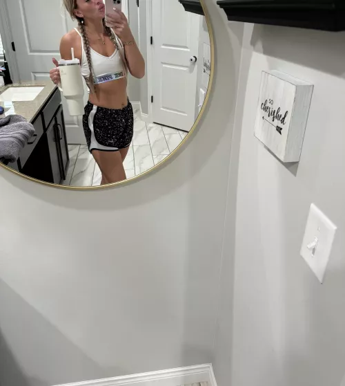 Abs are coming  by goddesschanelrosexo