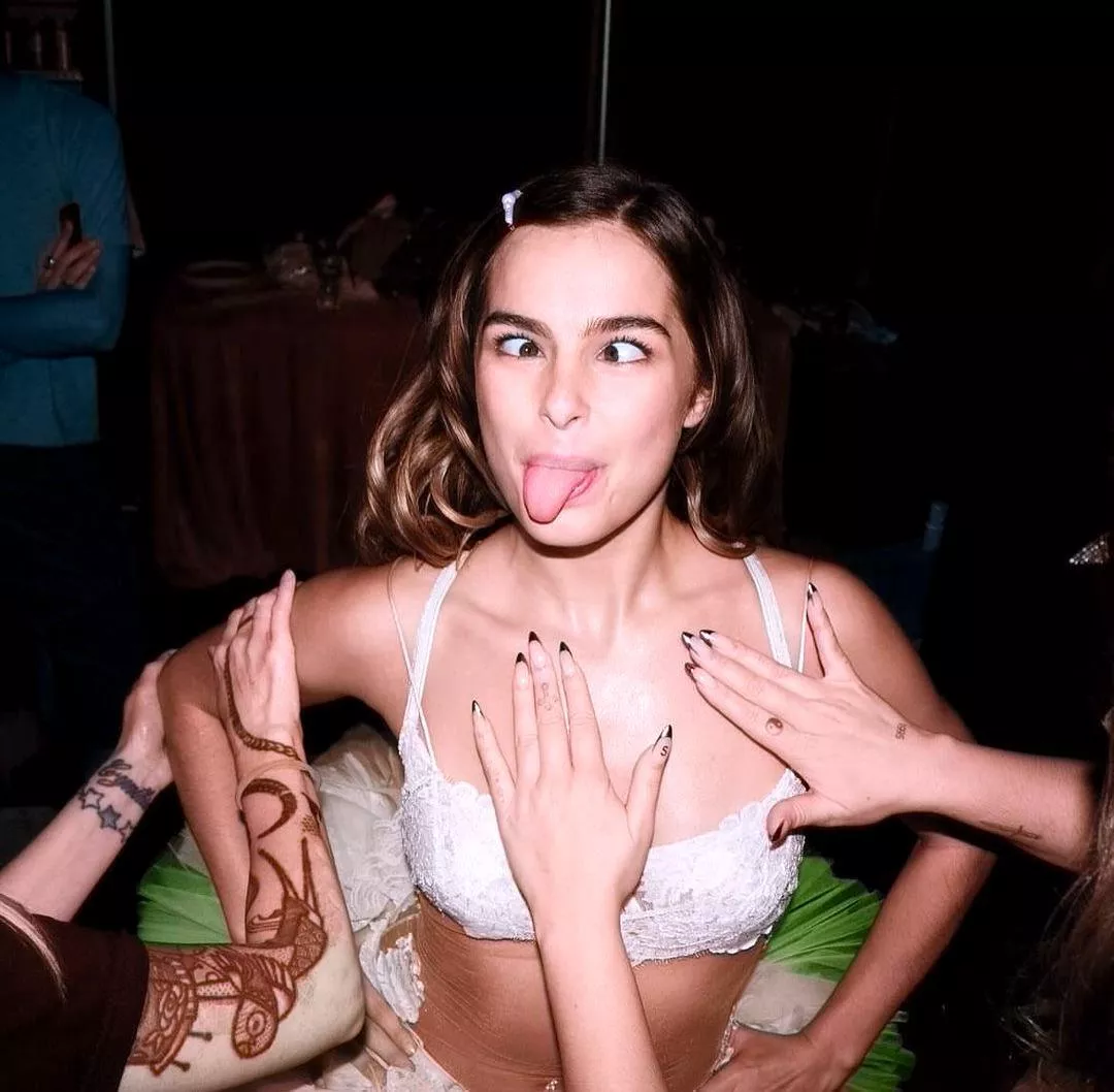 Addison Rae ahegao  posted by Swimming_Bee_730