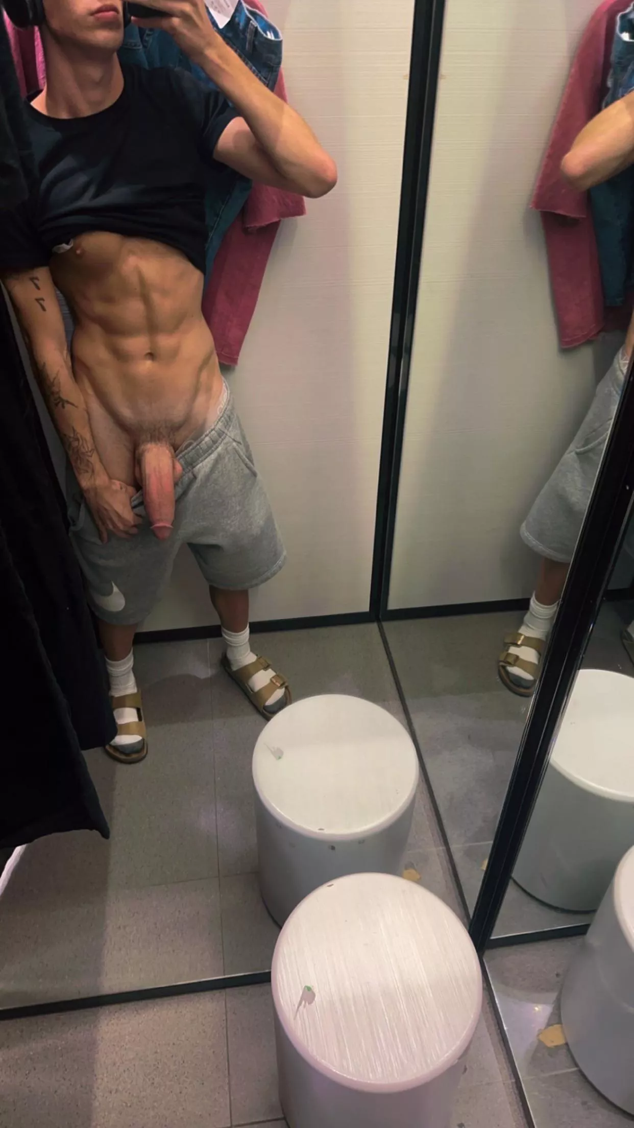 At gym and horny 🫦 posted by AstronautWaste8601