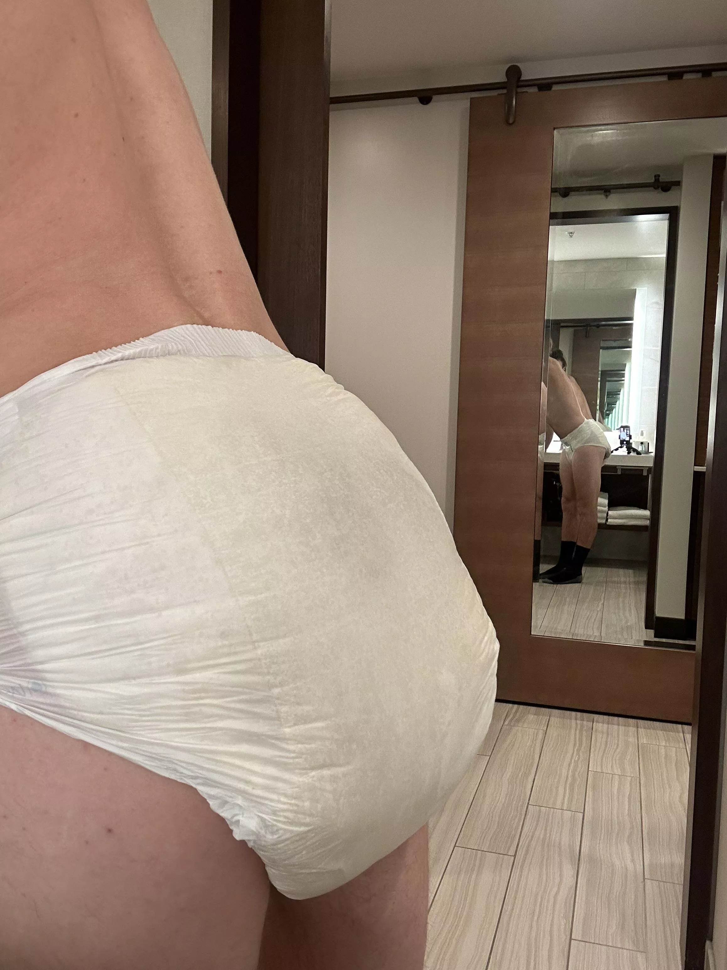 Conferences, shmoozing, and working with the big boys and girls all day. But we all know what’s going on underneath. Question is, who else is spending their night filling diapers in the hotel room? ☁️ posted by The_Bang_Maid