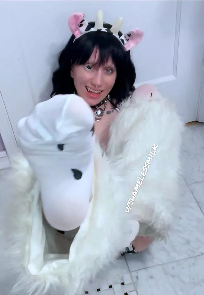 Cow toes posted by shamelessmilk