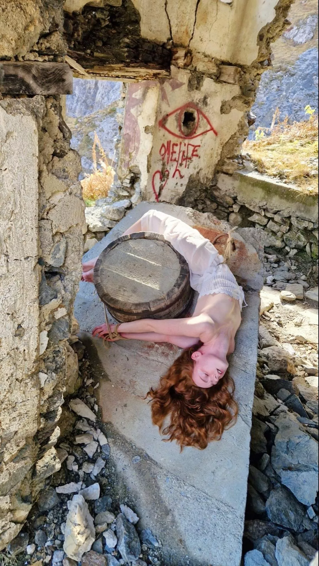 Damsel in distress in the mountains 🏚🏔 posted by alterskyex