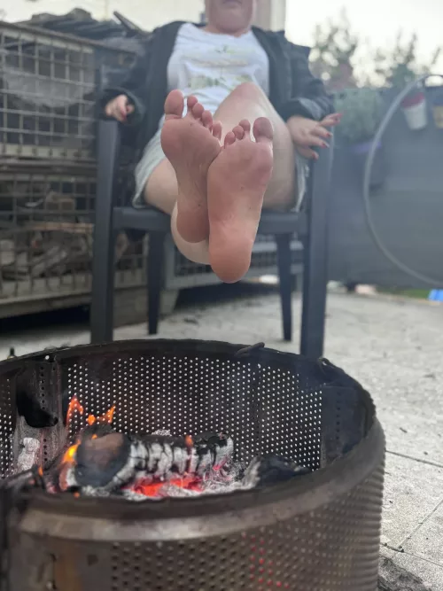 Do you feel how hot it can be? by janes-world6