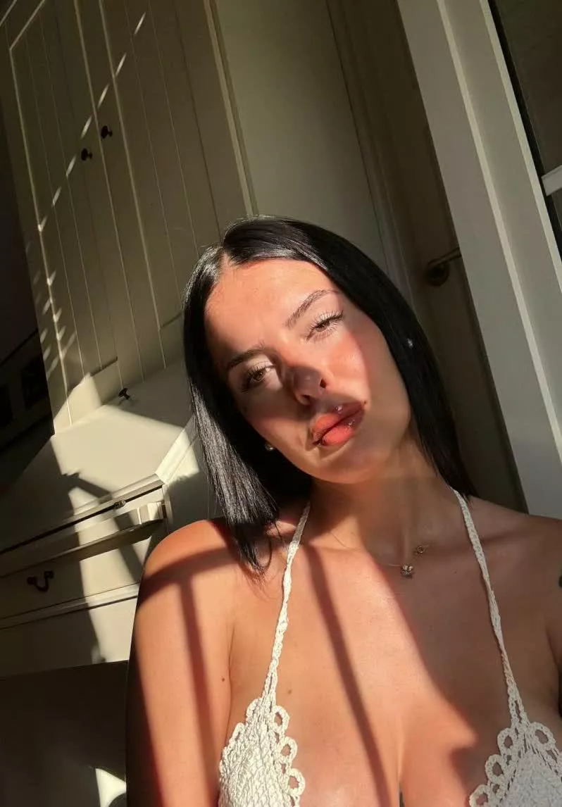 Do you like gentle or hard throat fuck? posted by SexySienna24