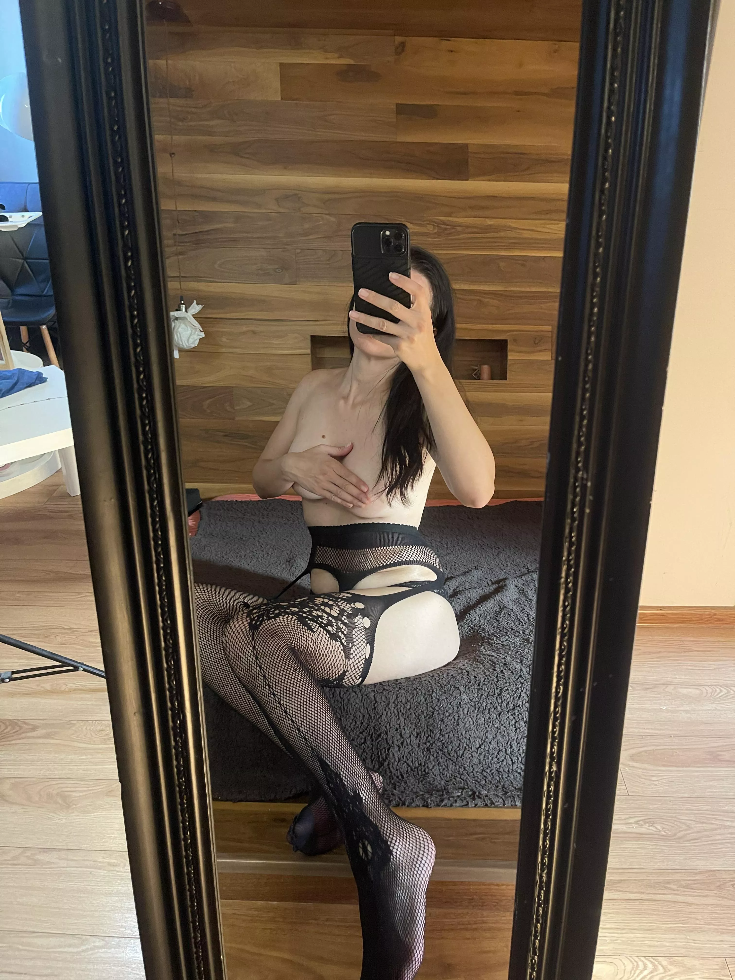 Do you think it's hot that I'm wearing nylon stockings? posted by giablakee424