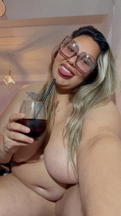 Do you think my belly will be too round after two liters of soda? by barbynofit