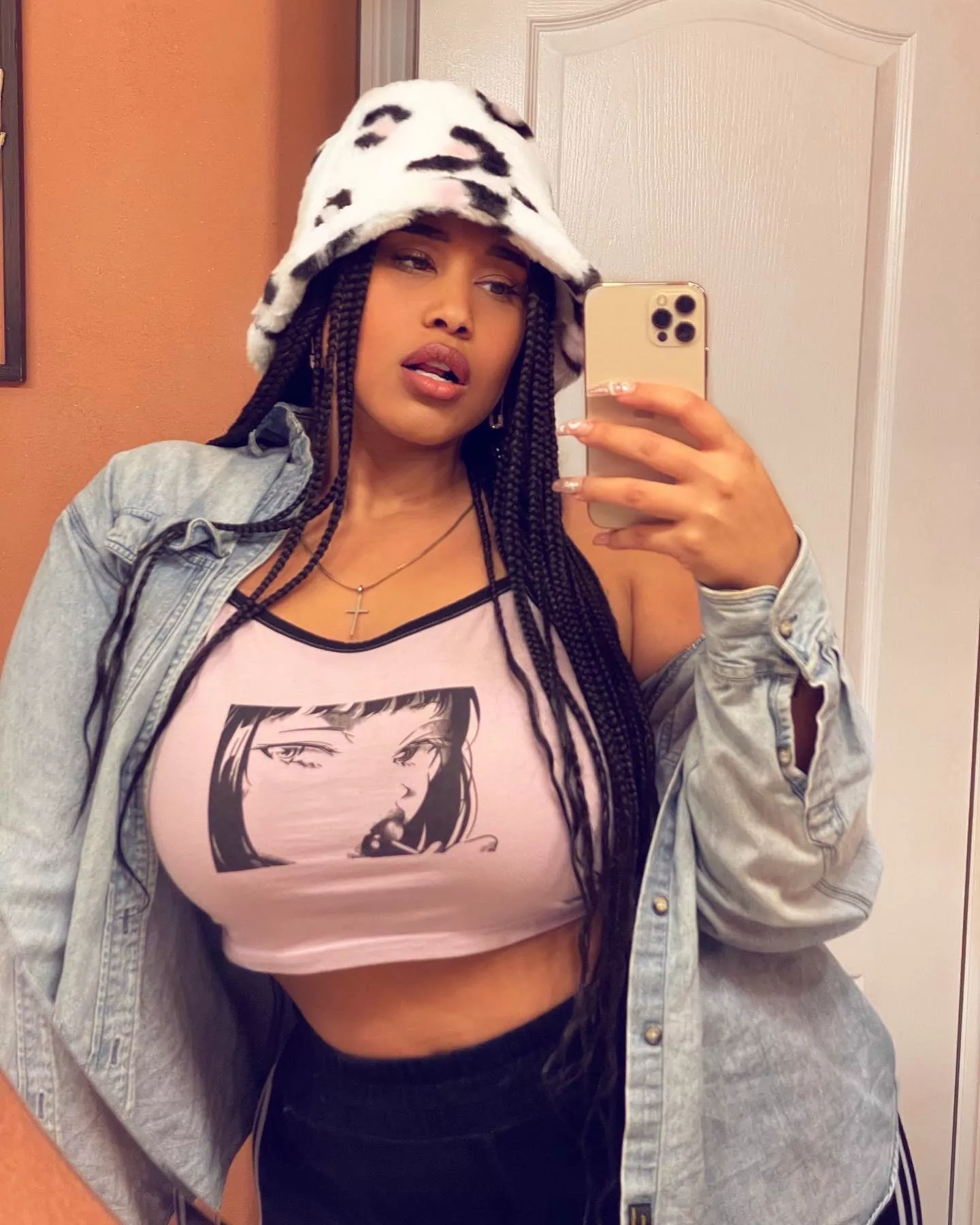 Entertain me with your wallet simps🫴🏽💳 posted by AquaPrincessB