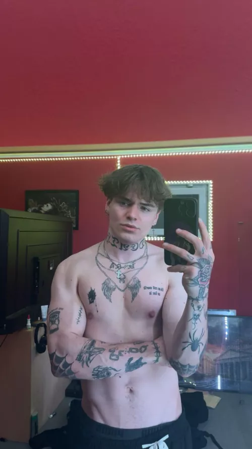 hows my v shape ? by imraezify