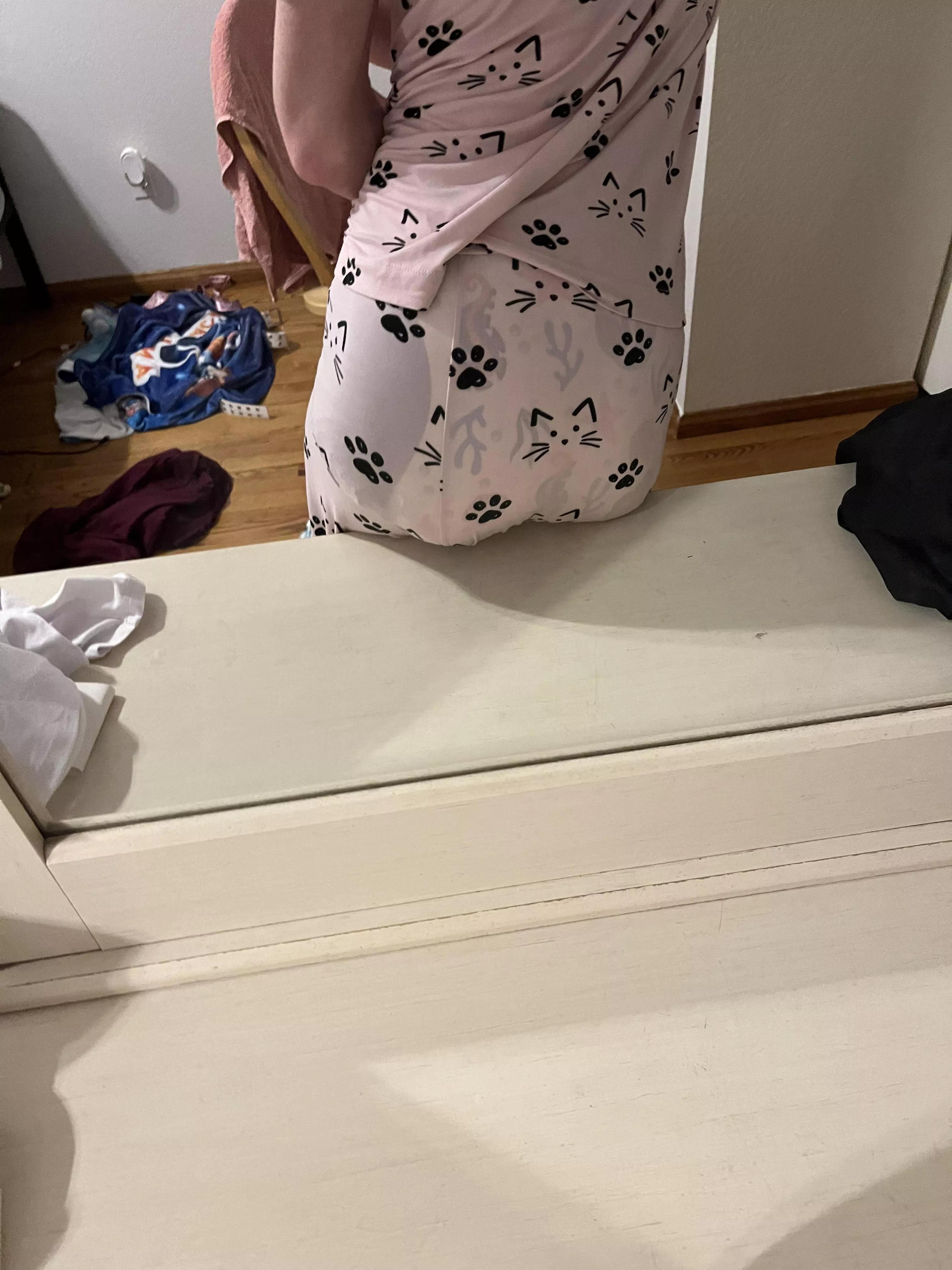 I don’t want to wear these pjs to the sleepover. You can clearly see the diaper posted by LilRascalBoi_ABDL