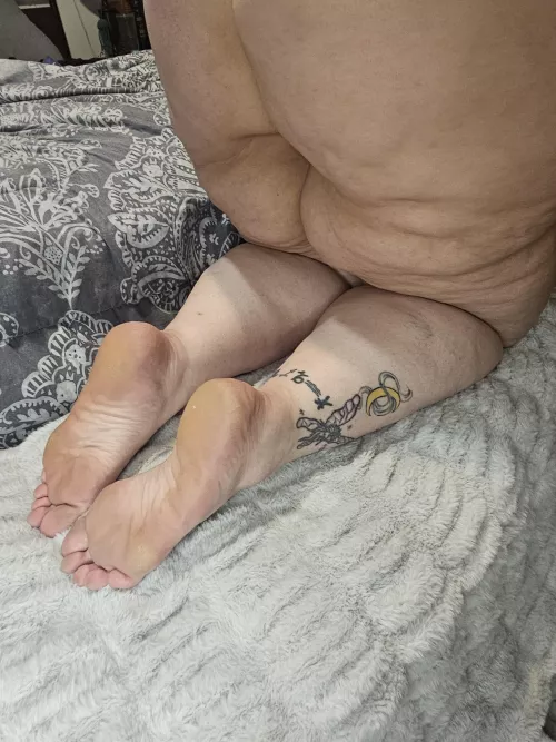 I know you love these feet, but could you resist smacking this ass by Sapph_Fyre