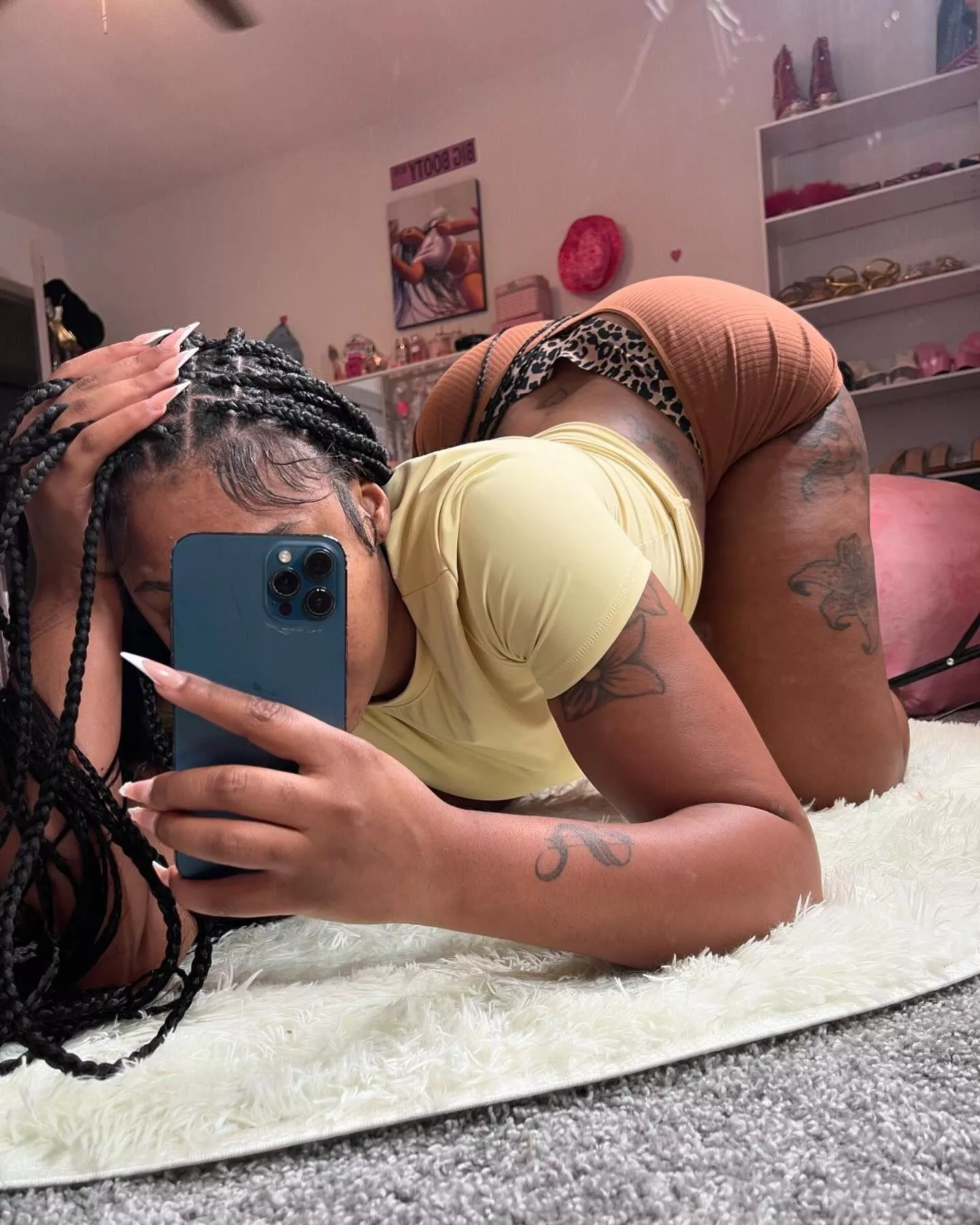 Pose  posted by Gloomy567