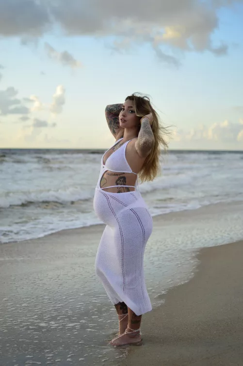 Pregnant at the beach  by Apex_Suicide