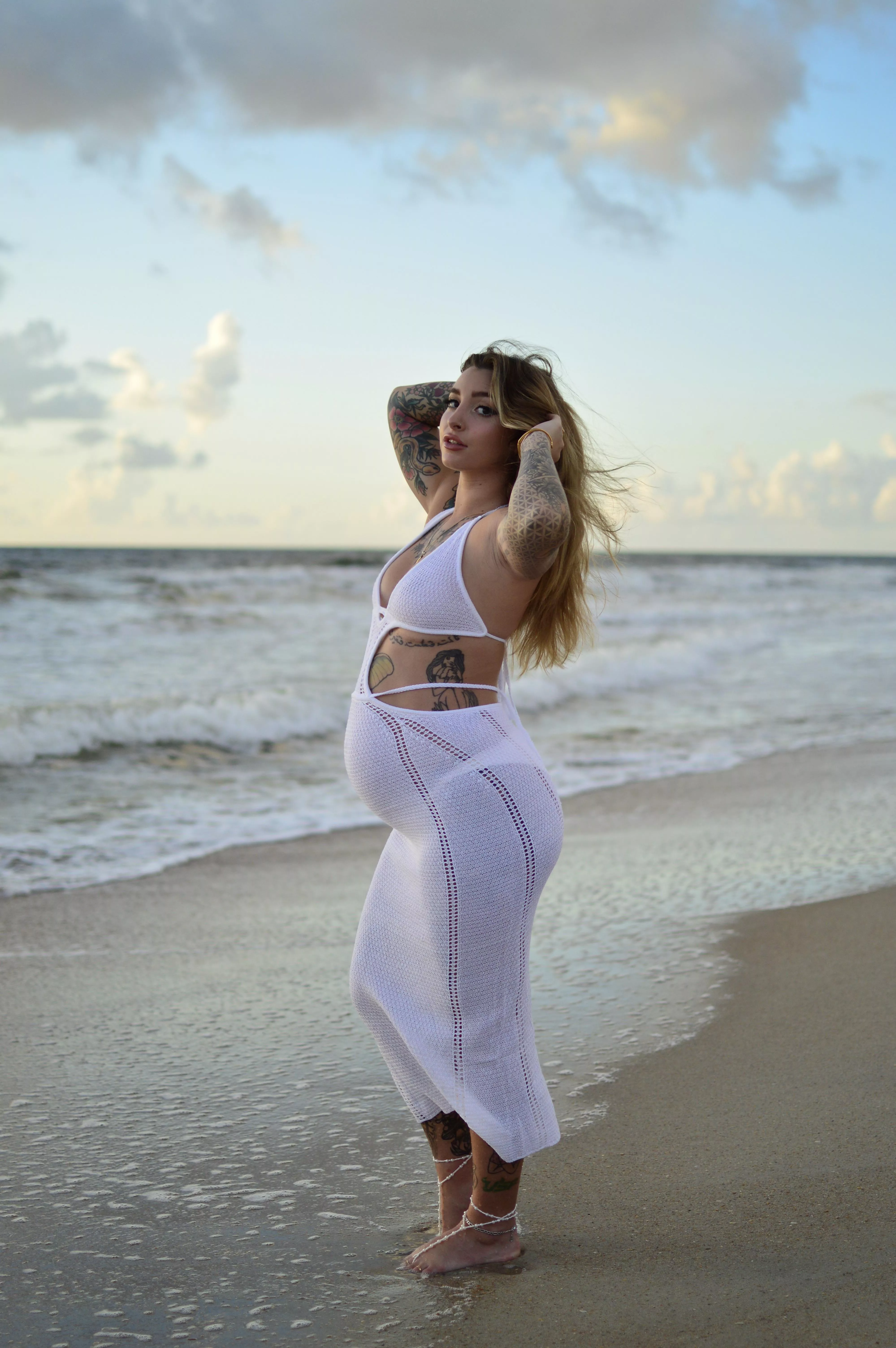Pregnant at the beach  posted by Apex_Suicide