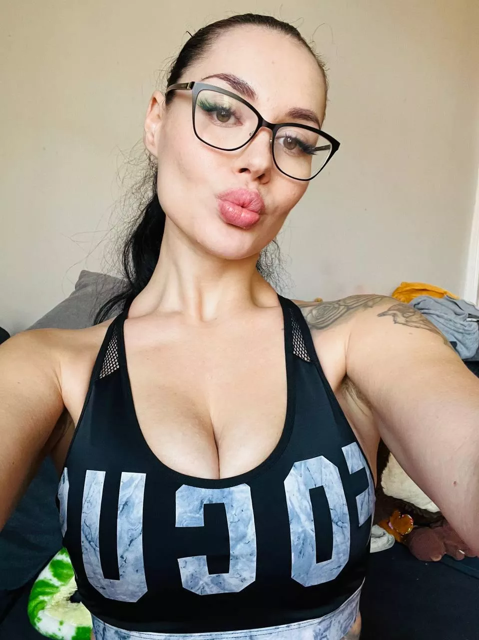 Rate this 32yo mom of 2 and PE teacher posted by FluidClothes7399