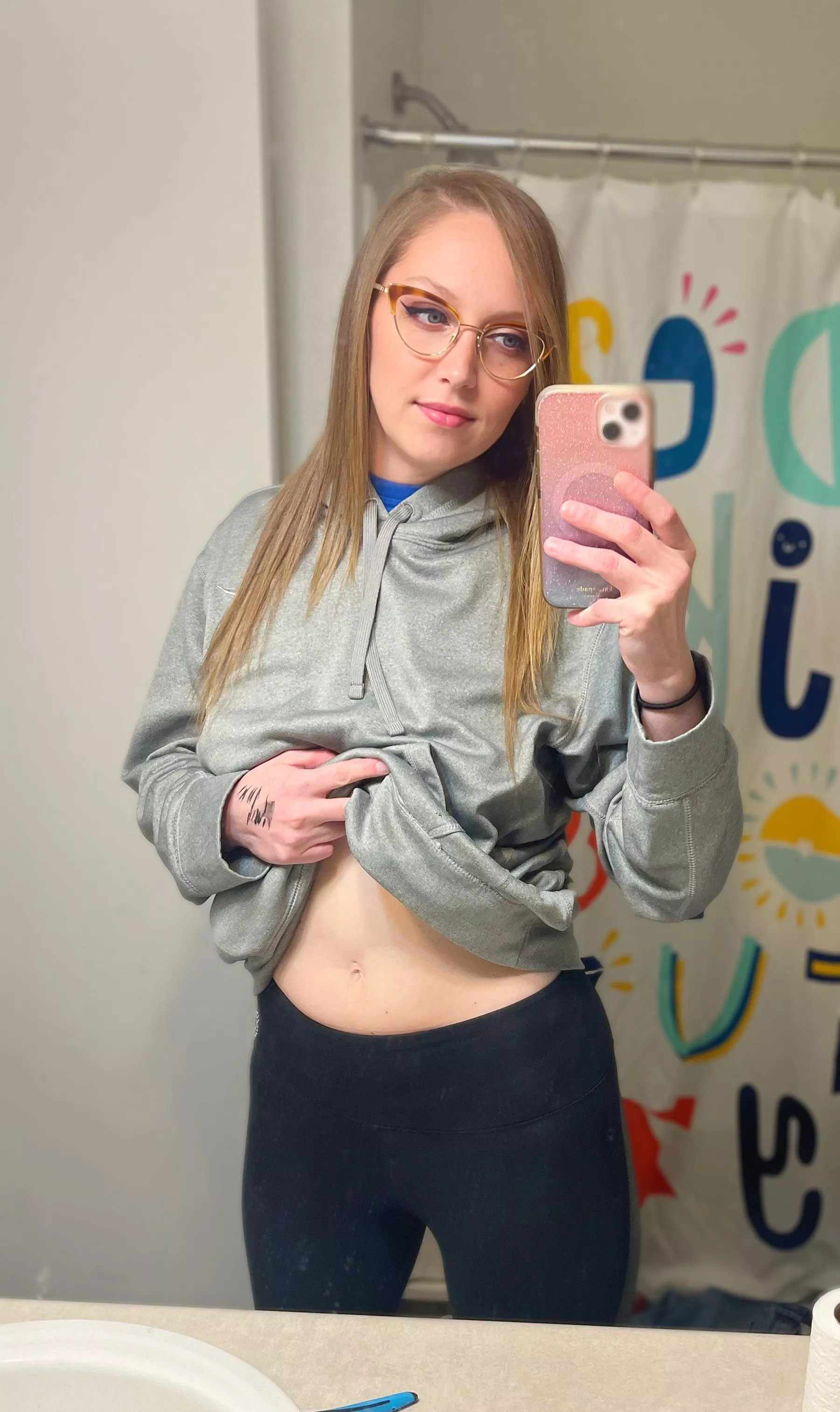 Rate this 33yo mom of 3 posted by HeavenHolmes