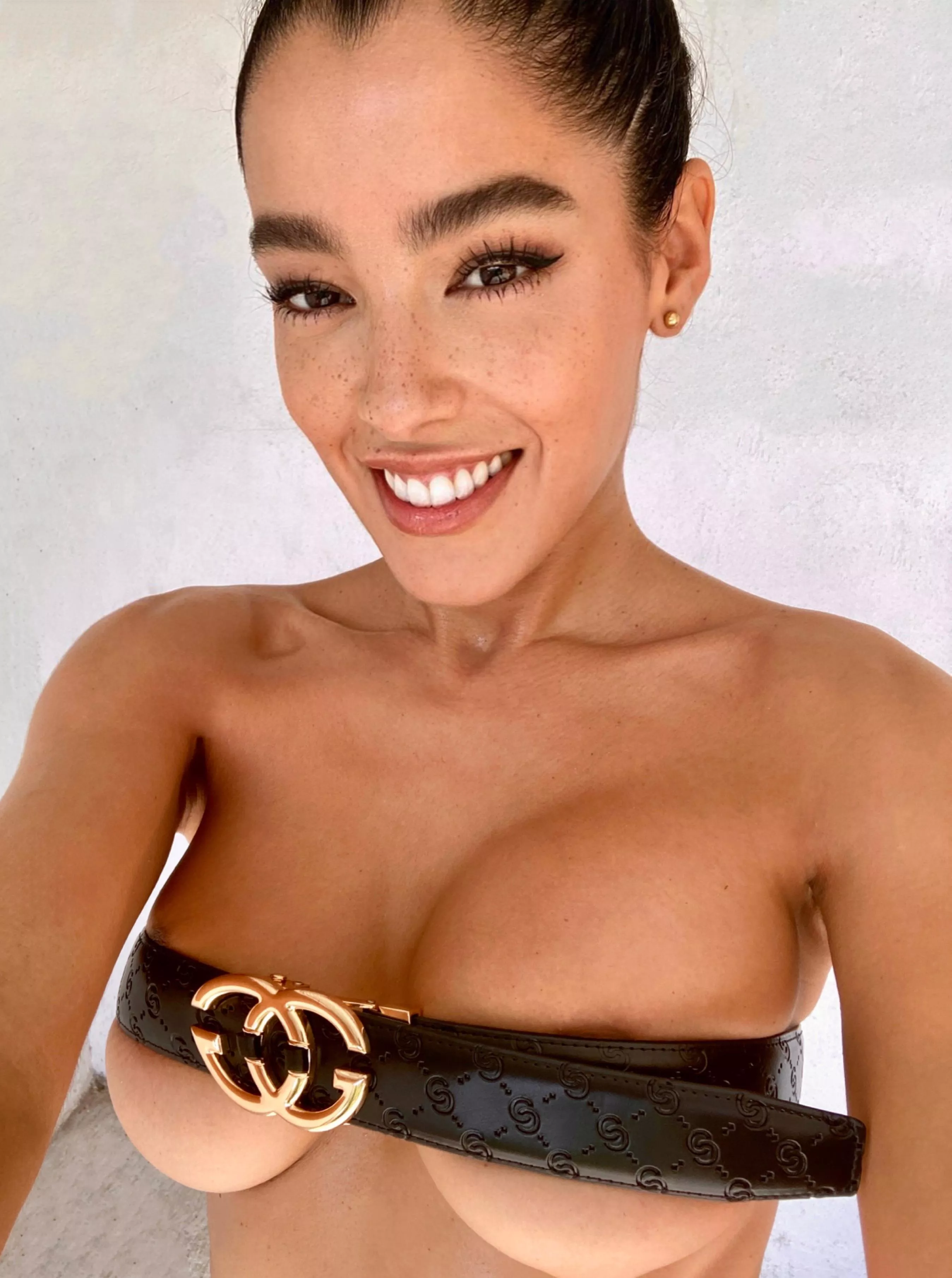 smile if you’re happy  posted by BrownAshXO