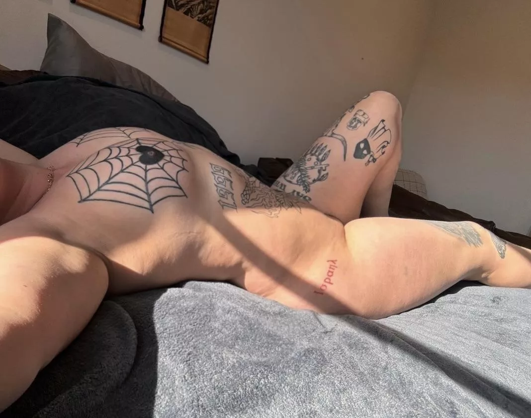 Sun-kissed and hoping to make your day a bit brighter  posted by swing_and_shoot