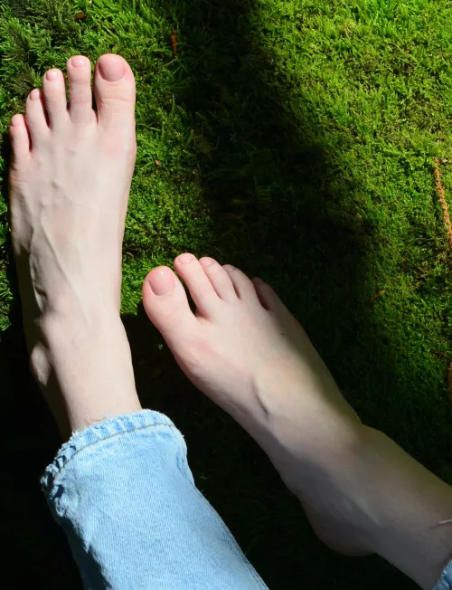 Taste my sweet toes by Angelfrom_Sky