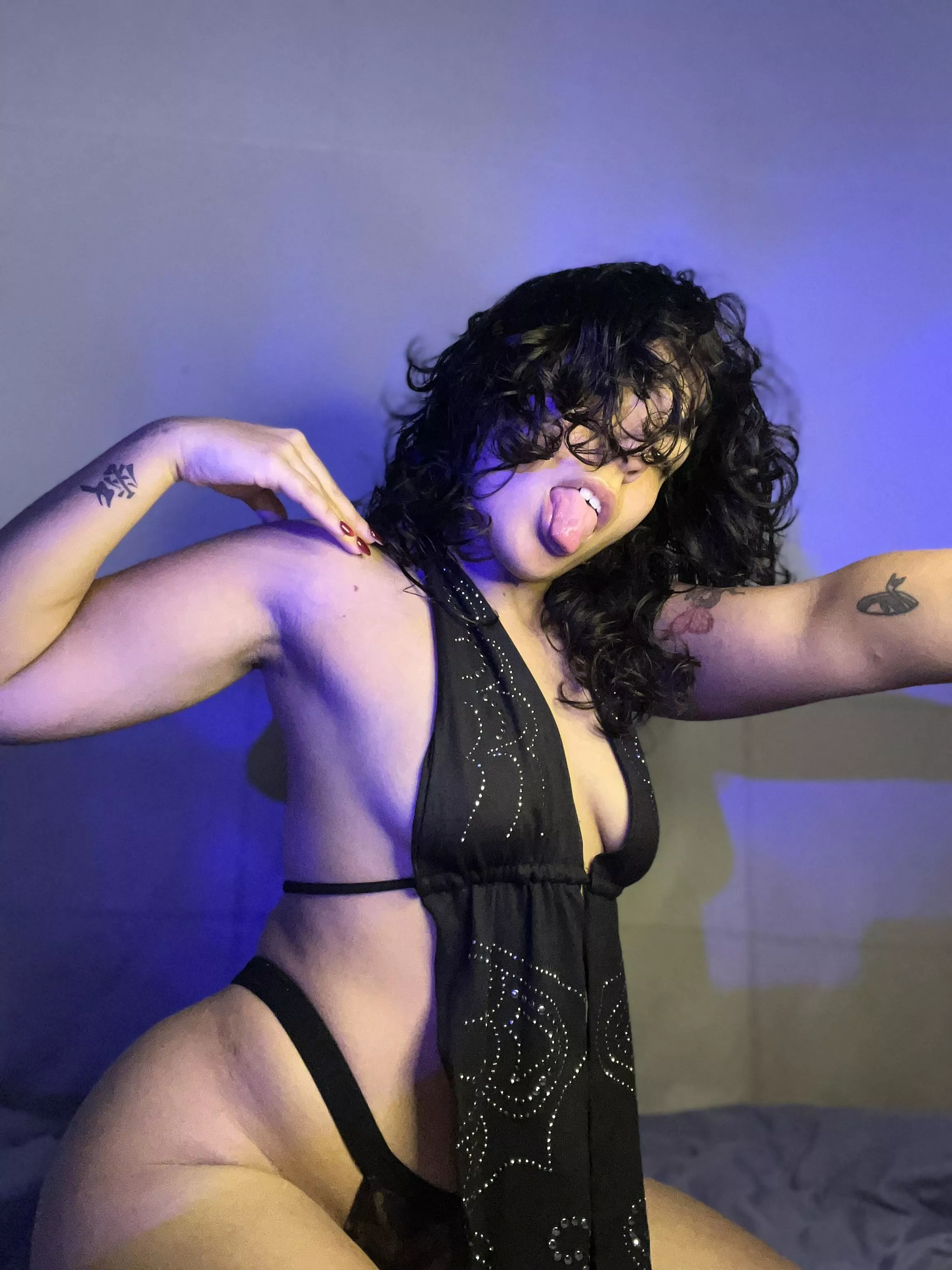 Tell me what you think when you see my delicious armpits posted by sheathena