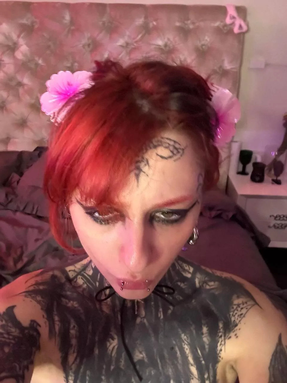 Waiting for u in my bed posted by Bewitching_womans