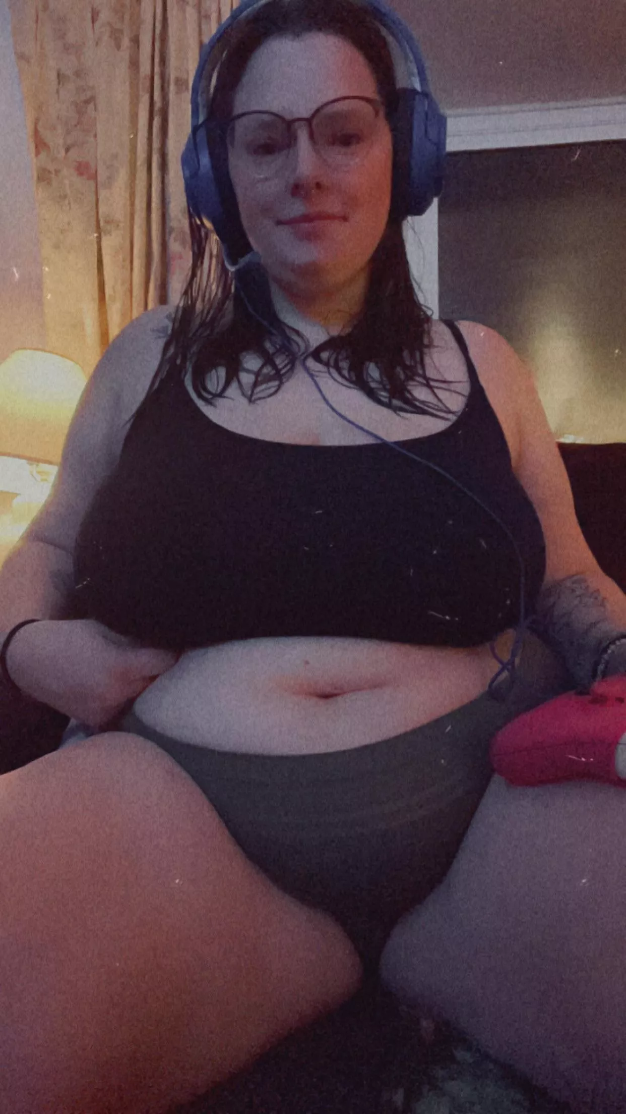 Wanna play some Fortnite with me? posted by hannah_booth02