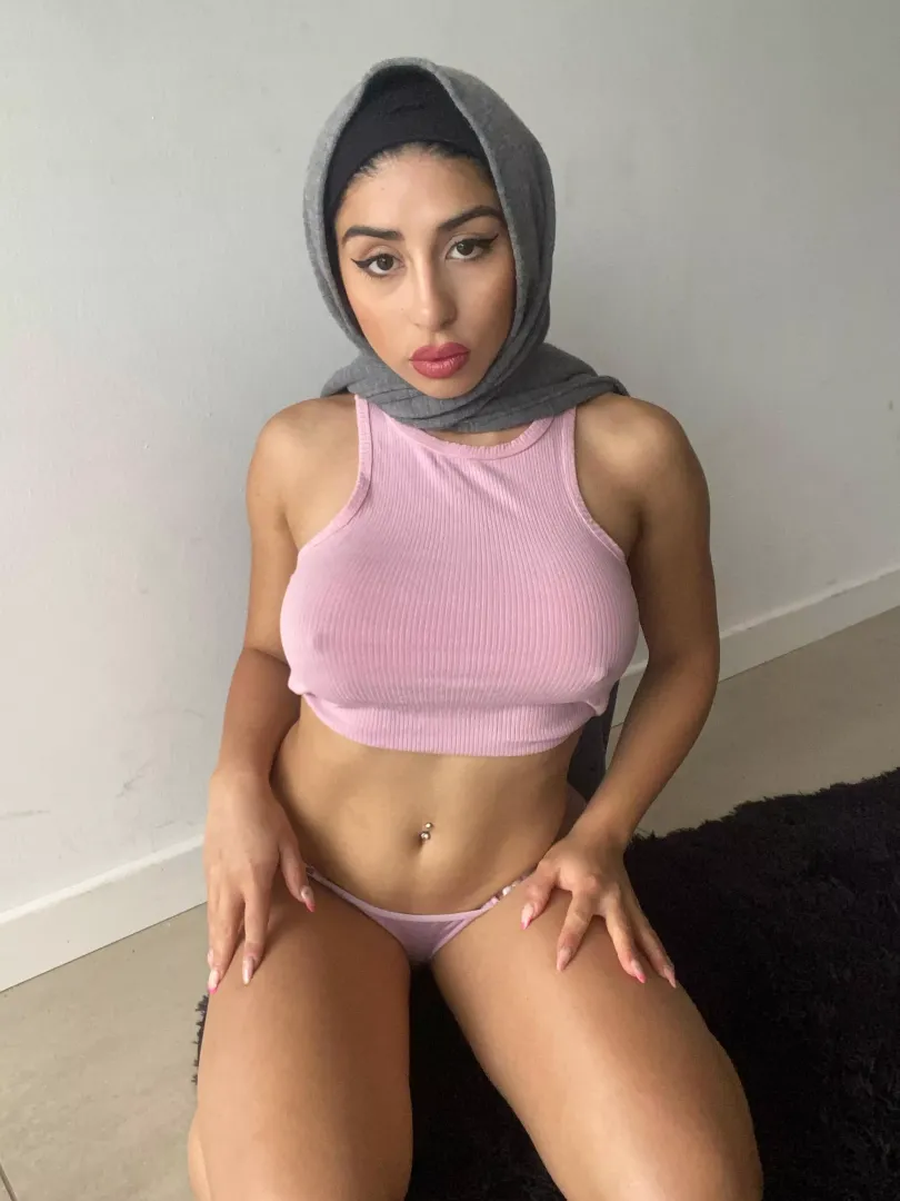 Who wants to dominate a hijabi like me? 🤭 posted by EmpressMing