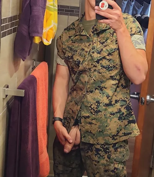 20 dm with pics if u wanna see this marine strip  by Technical-Elk6974