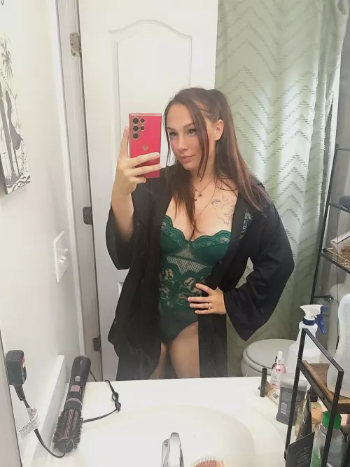 A little peek at my Halloween costume  by CeeJay9xx