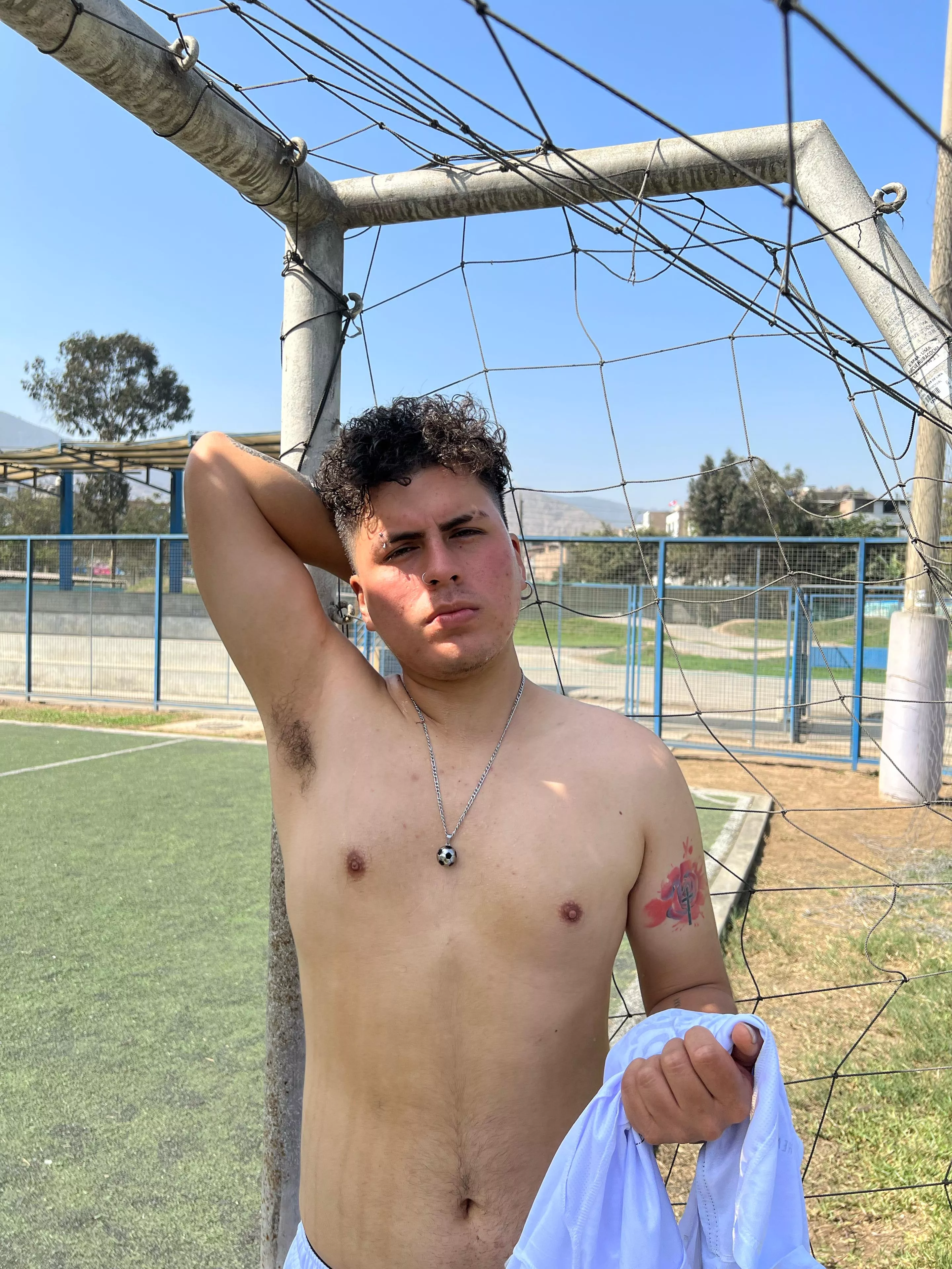 A tongue feels amazing especially when it slides over my armpits haha. Savor this football player posted by joanmanly