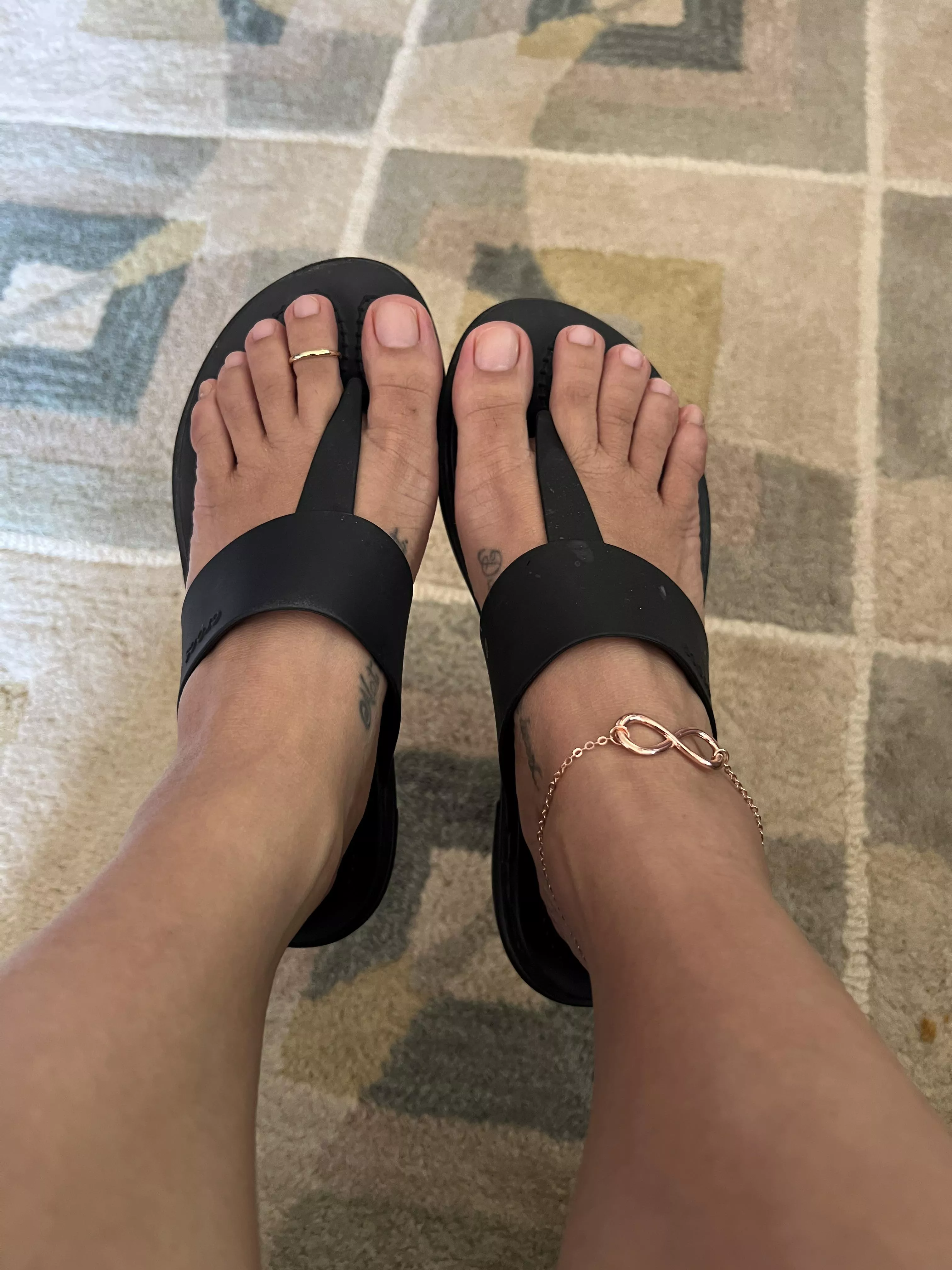Bare toes! posted by size5womens