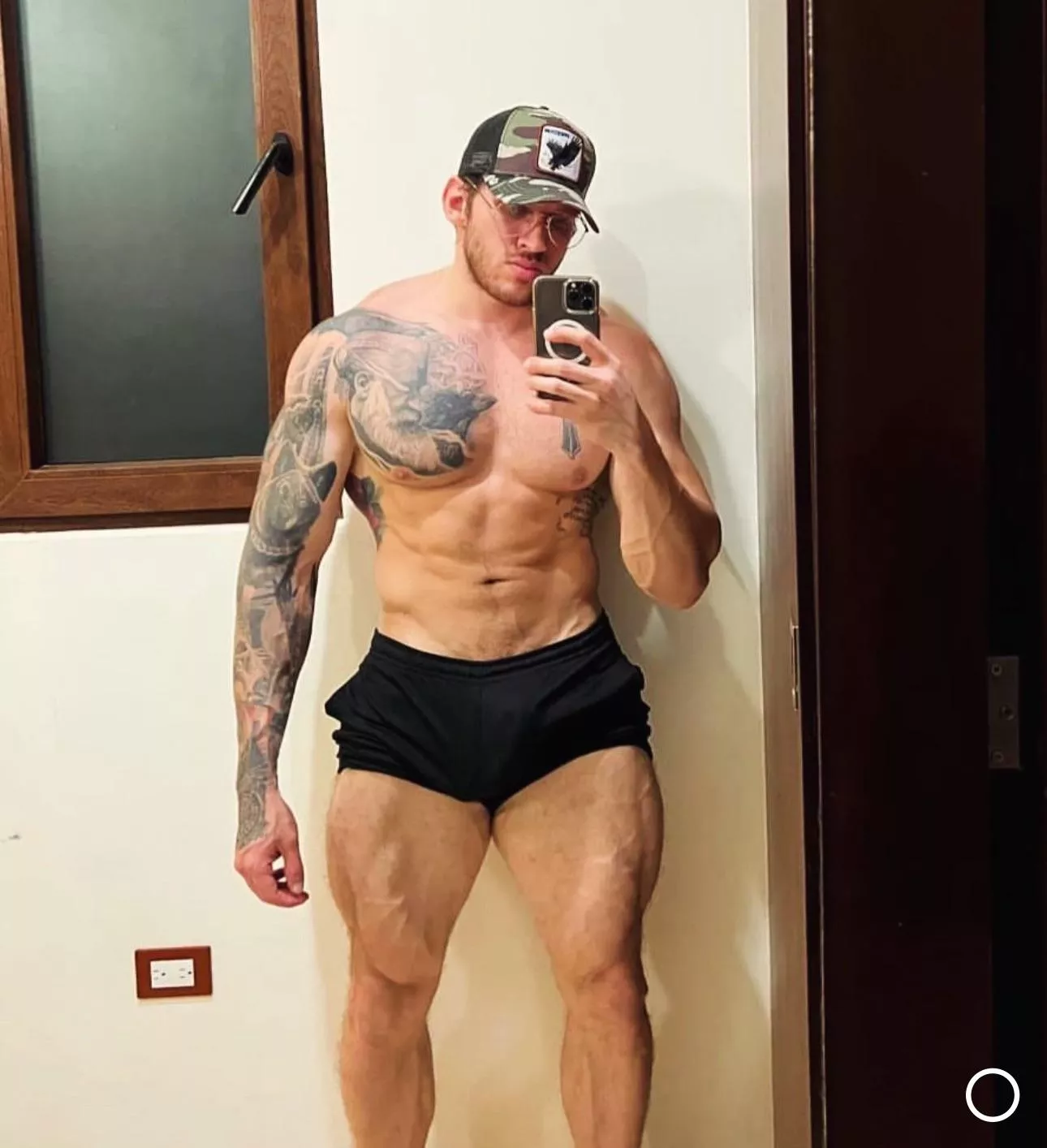 Hola posted by AlexBelmonth89k