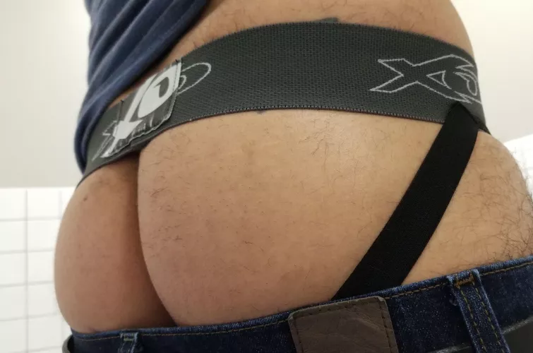 Hosting nut and go  by Bandito_33