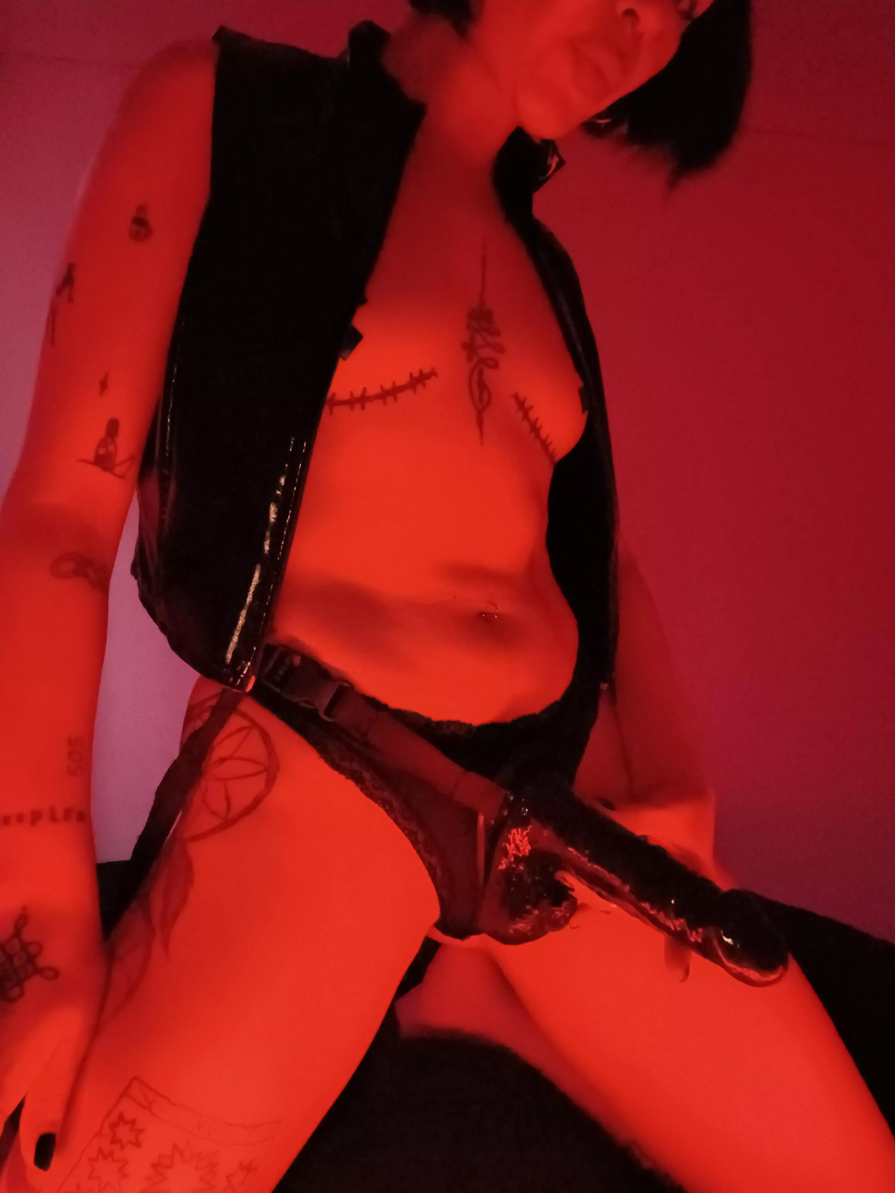 I invite you to spend a night with me and I'll wait for you in my room. What's your reaction?  posted by IfyouseekJuless