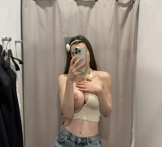 I like to take hot pictures in the locker room  by MermaidFromOblivion