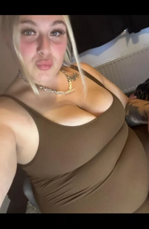 I’ve just hit 19stone ( 266) pounds 🐷 by Kk22booo