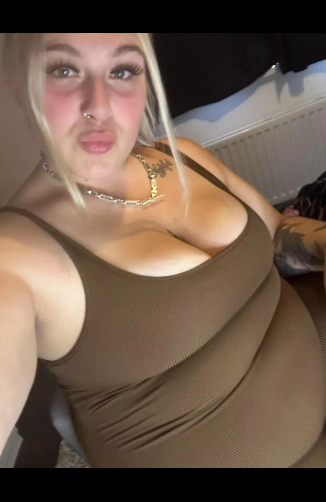 I’ve just hit 19stone ( 266) pounds 🐷 posted by Kk22booo