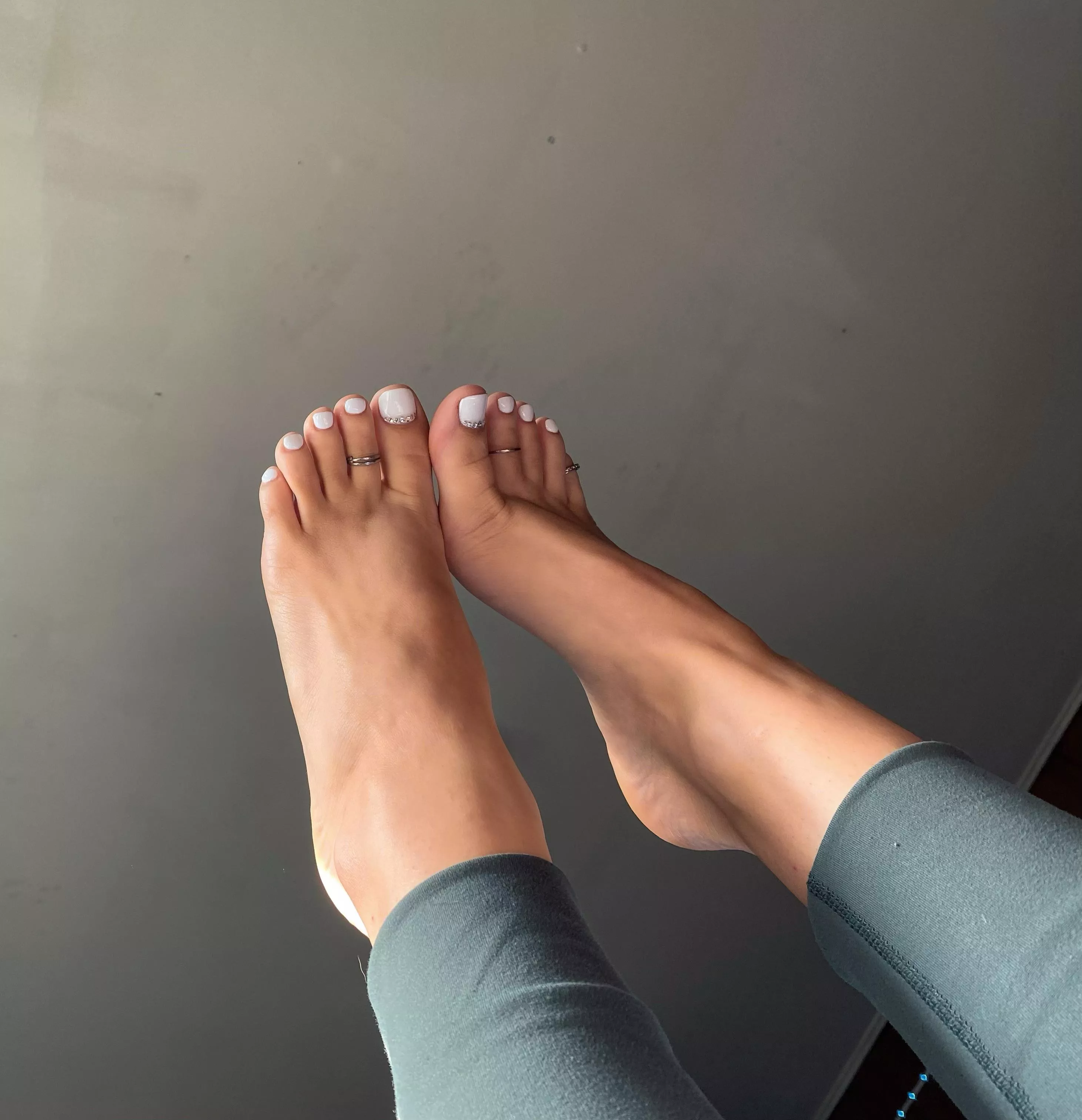 Lick my arches 🫦 posted by cutesylittletoes