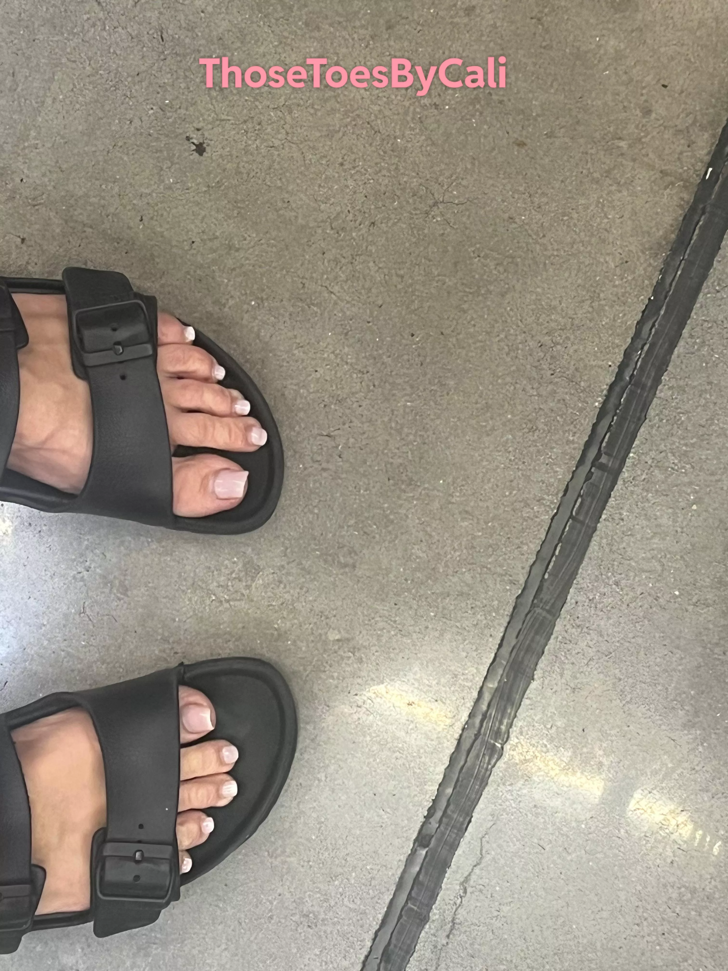 Long toes for the win…! 🌼 posted by thosetoesbycali