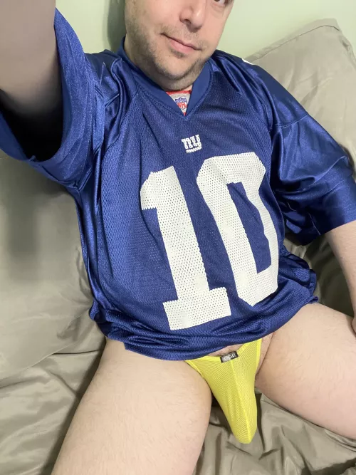 No NCAA apparel, so I’m wearing the closest colors… Go Irish! DMs open!  by Buster912