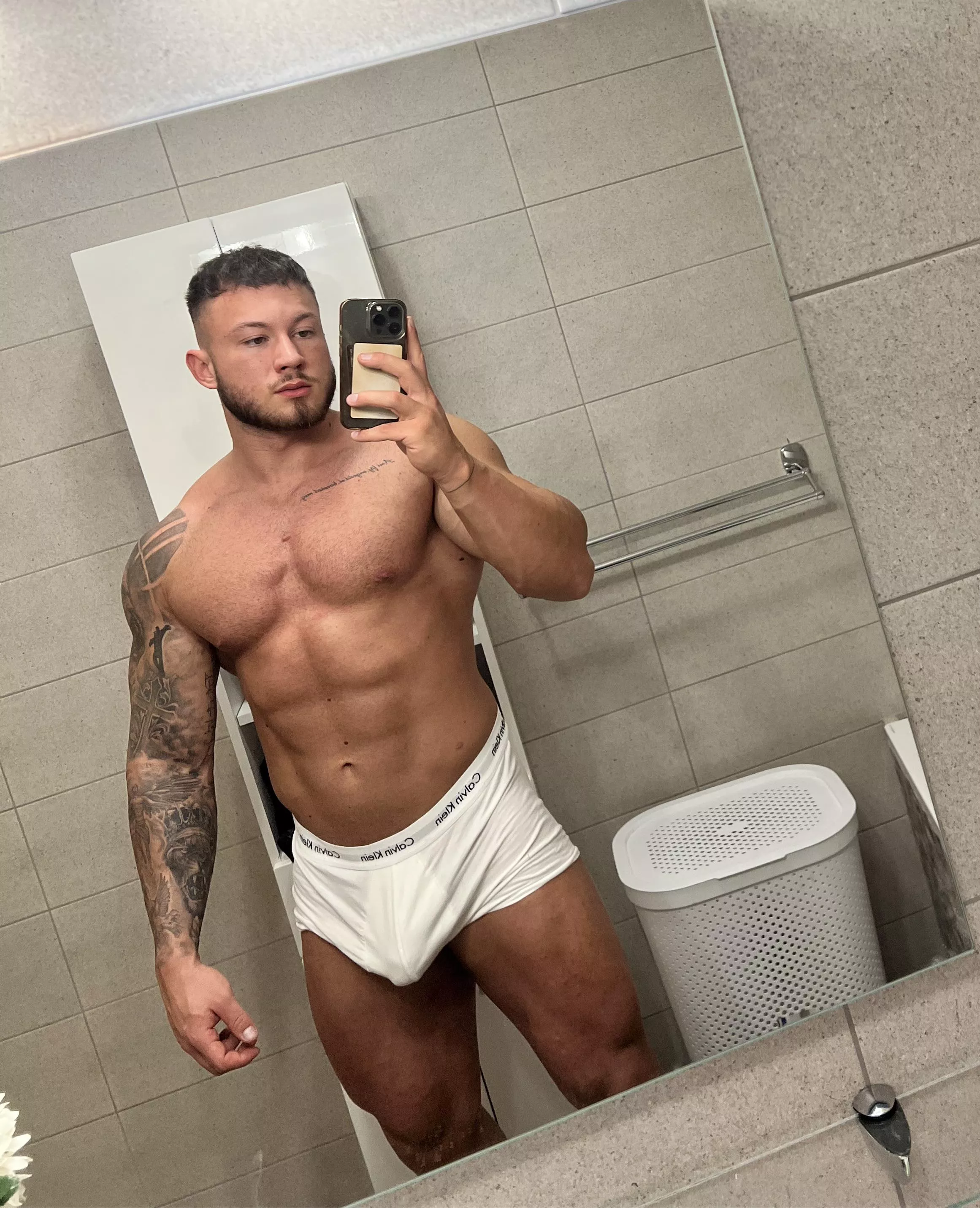 Ready to be worshipped. Wanna hear your compliments. posted by Key_Relationship2460