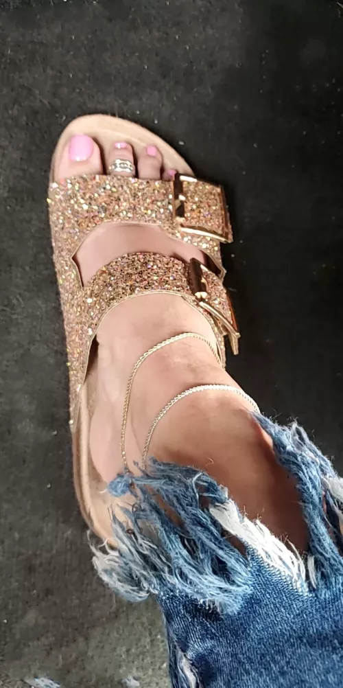 The glitter gets your attention by Sassy_Samples