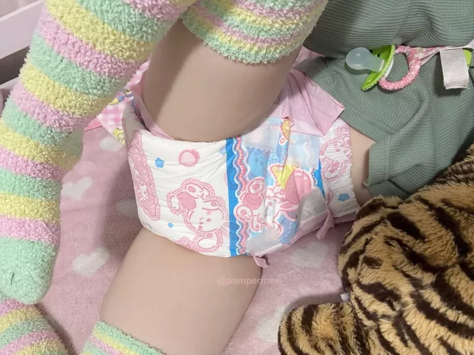 too thick to close my leggies >w< by pampermew