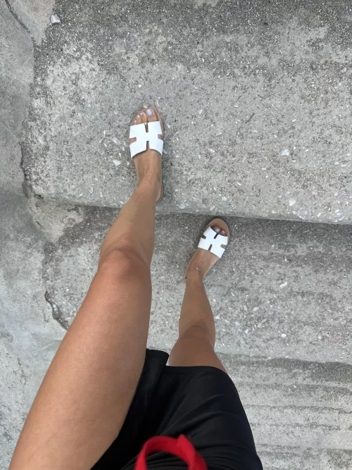 What about Tan feet? by FinQueenFeet